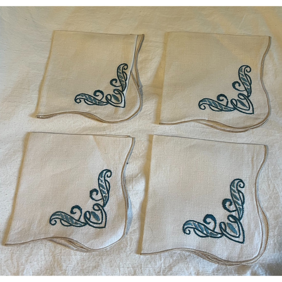 Vintage Napkins Tan Blue Embroidered Cloth 11" x 12" Set of 4 Napkins - Picture 3 of 4